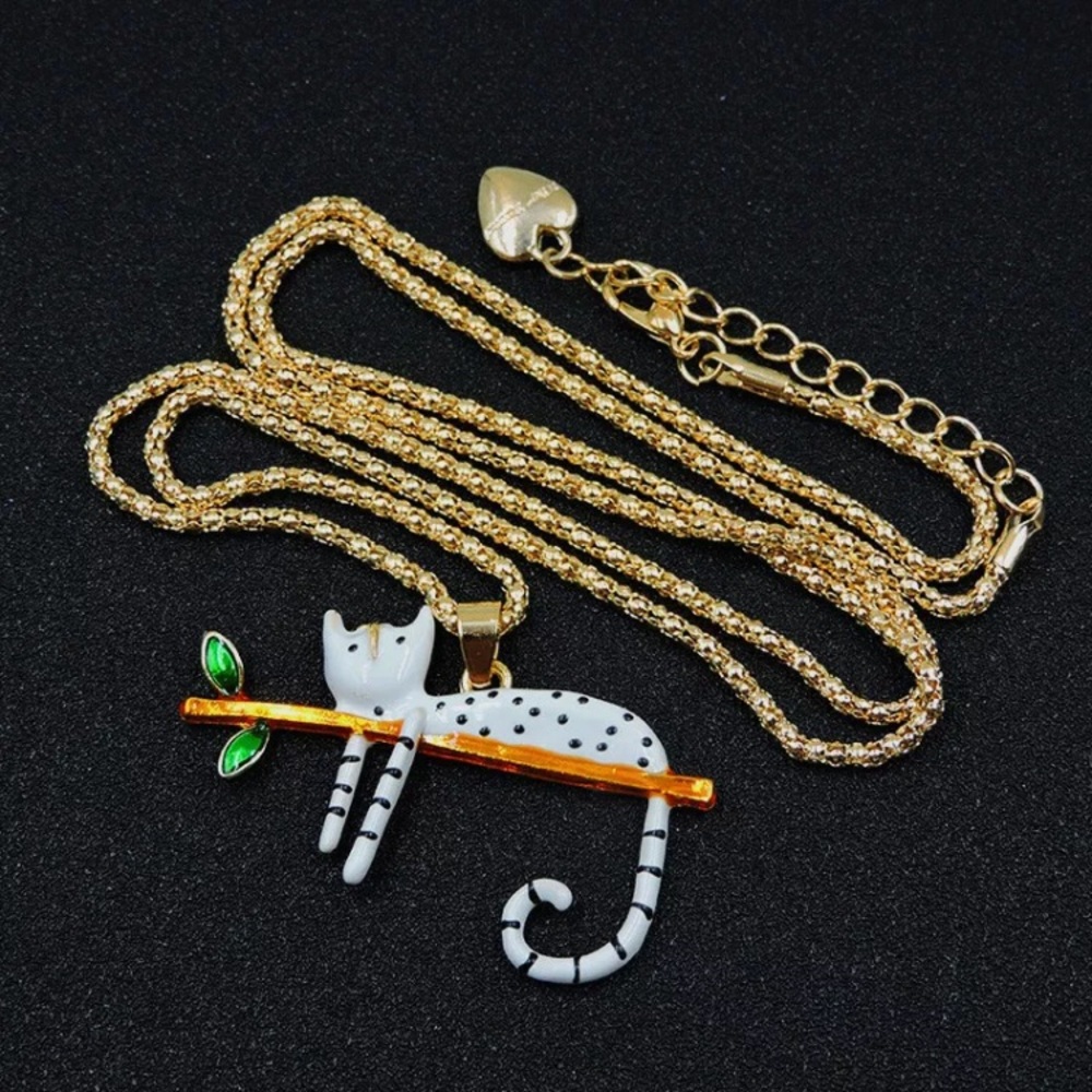 NWT CAT NECKLACE